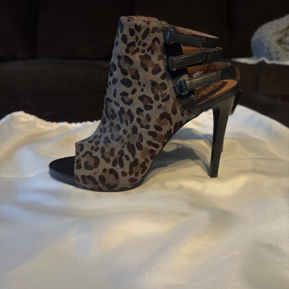 Vince Camuto Finette